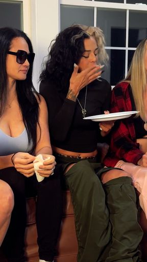 5 Girls Try Sneezing Powder - Mars Solo, Sinthia Bee, Sexy Sara Bee, and Andi Vicious Are All Introduced to Sneezing Powder for