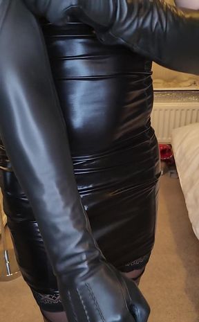 Sexy shemale in leather