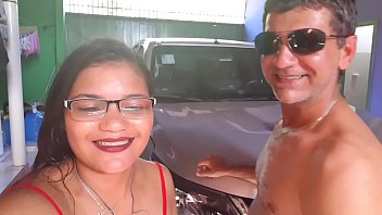 Tigresa Vip achava que estava sozinha em casa louquinha pra gosar comecou a colocar o vibrador em sua bucetinha mais logo seu marido chegou e encarcou a sua rola no cuzinho dela