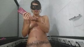 Casada depilando a buceta para foder com amante