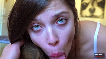 18 Year Old Babe Gives Incredible Blowjob and Fucking Close Up - 4k