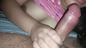 mi hijastra me chupa la polla y se traga cada gota de mi leche!!