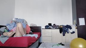 Amateur wife dancing naked through the house.