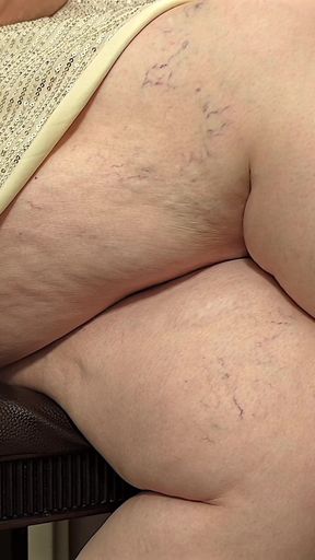 It’s Insane How Hard This Woman Is Shaking Her Big Fat Juicy Ass, I Think She Intentionally Trying to Make Men Cum