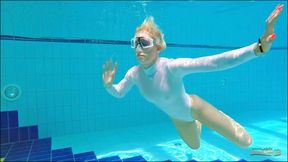 600 - Minnie Manga - Lady in White