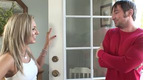 Blonde cheerleader knows how to work it!