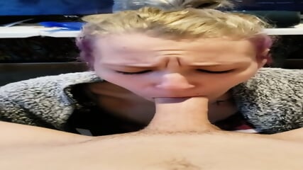 amateur blonde girlfriend takes a nice facial