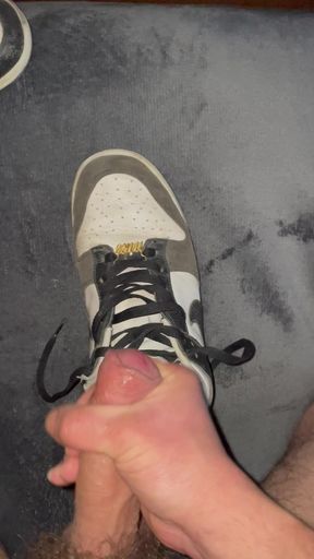Fuck my smelly Nike dunks