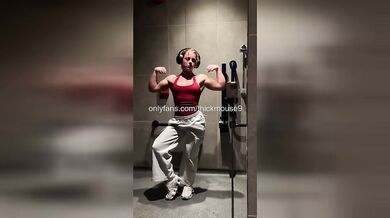 My Wet Pussy Showed on Live Instagram and I Couldn’t Stop Squirming