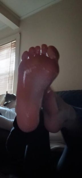 Luxurious Oil & Shine👣😉