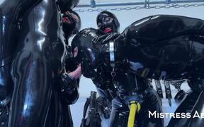 Mistressae & Miss Lilly: Bi-training in Latex