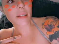 Babe With Big Boobs Masturbates