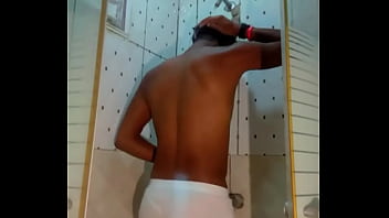 jovencito filtra video mientras se ba&ntilde_a