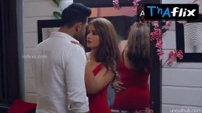 Aliya Naaz shows off her amazing breasts