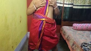 Desi horny Housewife fingering pussy herself and cum