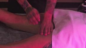 fui receber uma massagem relaxante e o massagista me comeu