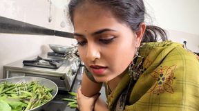 Komal bananas are very much liked, that's why the brother-in-law brought a dozen bananas from the market, for the sake of the sister-in-law, but the sister-in-law wanted a big banana.