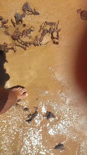 Sissy Ladysilva Walks Naked on the Beach with Her Hot Ass Tanned and Masturbating His Cock Until She Cums