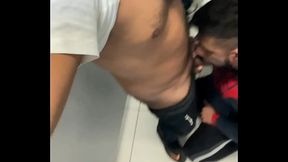 Sexo dentro do banheiro - parte 01