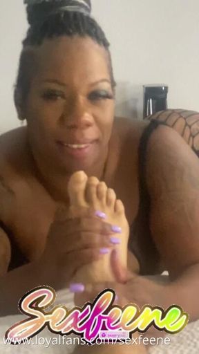 I GOT A FOOT FETISH TOO.... CUM SEE