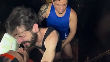 Dando o rabo pra dois machos na cabine  - C/ Maldonato Gp &amp_ Social Sem Camisa - V&iacute_deo Completo  no XVideos RED