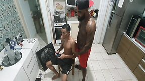 Vitor e o Primo no Rio: Amador e Duro na Cama!