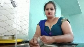 Desi Bhabhi ko Kitchen me Bartan dothe dheka or Bedroom me Bhabhi ko Chodha