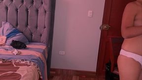 Esposa de 40 años se vuelve loca montando cumming le mete el dedo en el culo ella se corre más????????????????????