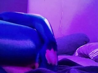 Trans Samus Aran cosplayer enjoys her sex-toy :)