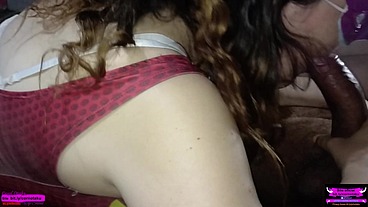 Casada se ajoelha para mamar pauzudo