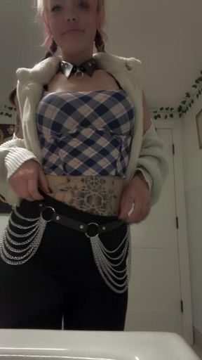 Watch me be naughty in a public bathroom 😈