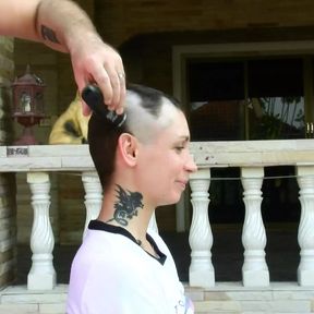 Behind the scenes: Lisa Fox shave her head. Music clip