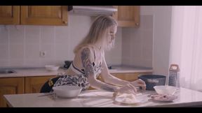 This Hot Babe Made More Than Just Pizza