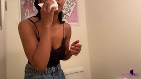 feeling herself in the bathroom! lusty jenna foxx masturbates!