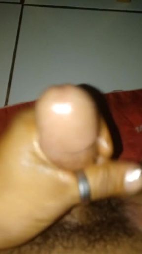 This dick is happily shaken