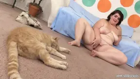 Hot Brunette BBW Maxi Pleasures Takes a Big Old Cock