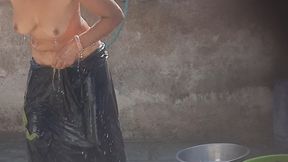 My stepsister&amp;#039;s was bathing in the open courtyard outside the house and my sister-in-law came into the house very beautiful