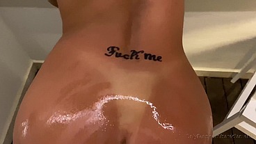 Sara Diamante e francesca palma fanno le porche con un dildo gigante