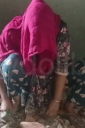 Labour Woman Seduced by House Owner