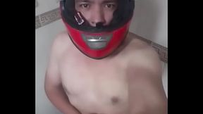 Motociclista en calzoncillos