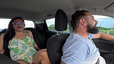 Raquel Hot Peladinha no Carro – Grelo Grande, Sexo Anal Selvagem e Foda com Dor e Tesão!