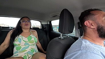 Raquel Hot Peladinha no Carro – Grelo Grande, Sexo Anal Selvagem e Foda com Dor e Tesão!