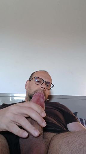 Exhibition with two student sisters