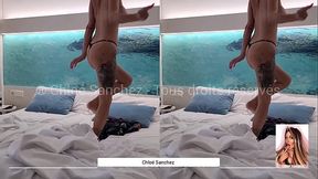 2 chlo&eacute_ rien que pour toi !!!!Je me caresse et me fait jouir pour toi pendant...