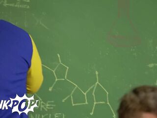 TWINKPOP - College Class Turns Into A Knob-Measuring Contest And Then A Hawt Group Sex