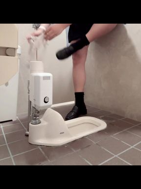 Sissy Mitsuha use the toilet like a girl