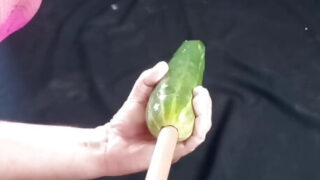 BDSM närbildvideo av amatör slav gay onanerar med dildo