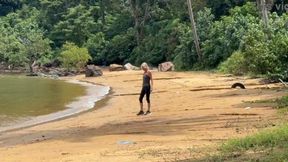 ACCIDENTAL HOMEMADE SEX IN PUBLIC BEACH - HANDJOB AND OUTDOOR CUMSHOT