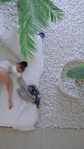 A Spoiled Girl Fuck with the Head of Security Before Her Stepfather Comes Home - Geisha Kyd