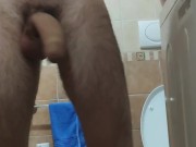 Ragazzo sborra nel bagno di casa (Full video OnlyFans)